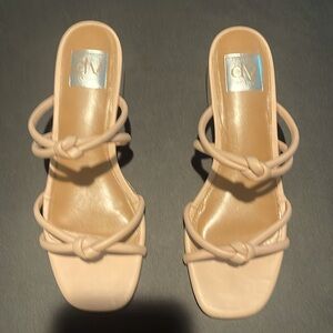 Dolce Vita size 7 kit heels worn only once.  Minor scuffs included in photos.